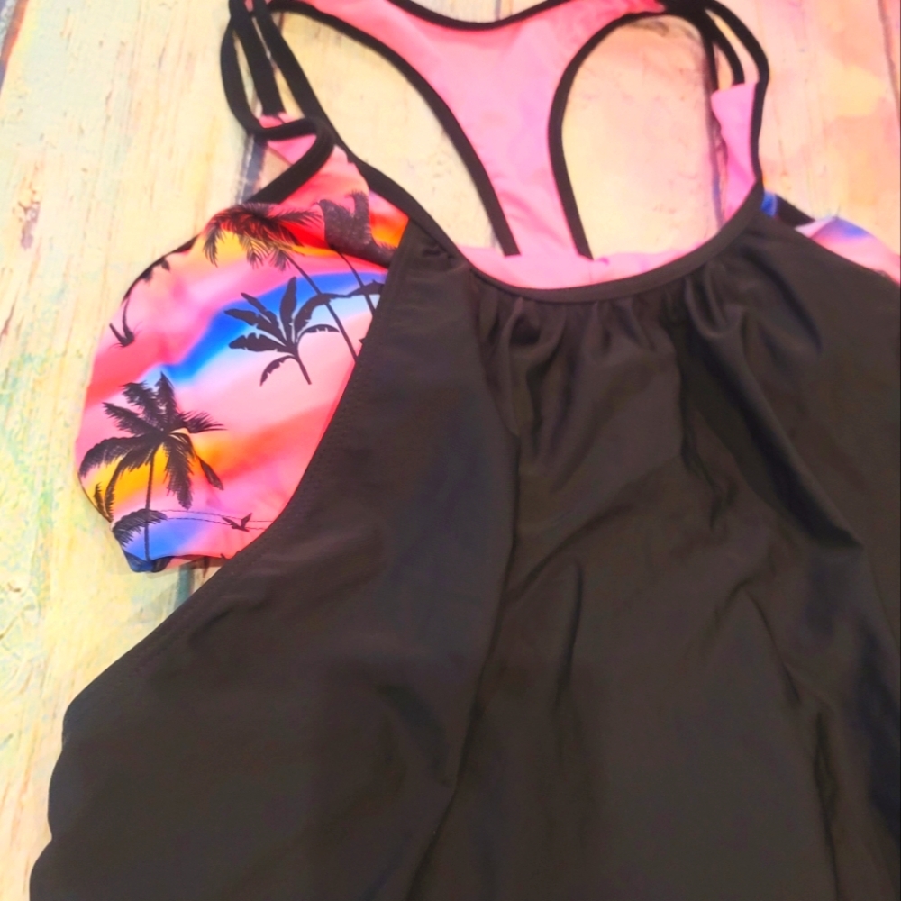 Black and Hawaiian flower 🌺 swin top